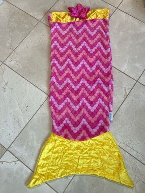 Snuggie Kids Soft Pink Mermaid Tail Sleeping Bag Loungewear with Yellow Fin